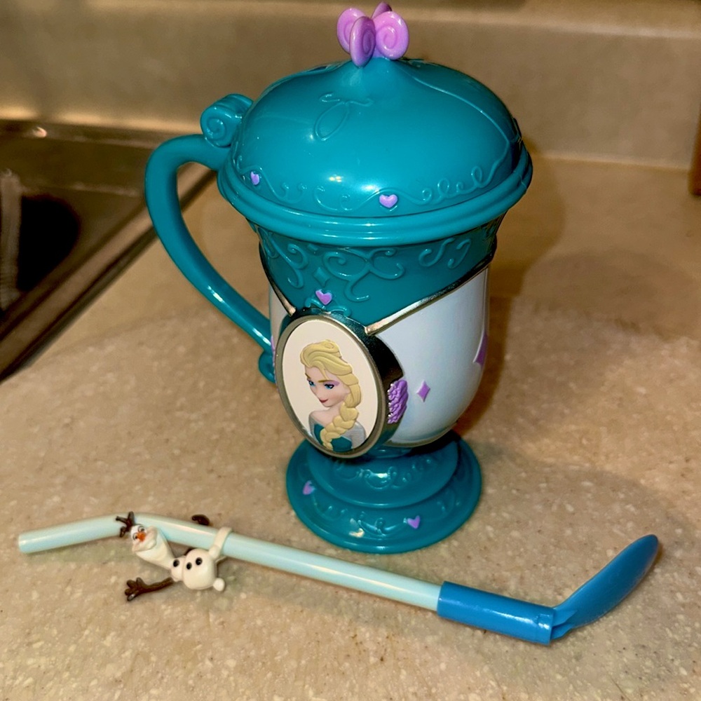Disney on Ice Frozen Ana & Elsa with Olaf straw spoon
